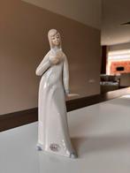 Casades Porseleinen Beeldje Dame met Spiegel, Antiek en Kunst, Ophalen of Verzenden