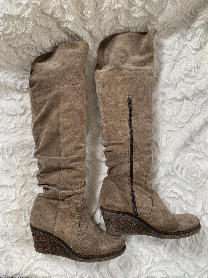 Suede laarzen - Invito - Beige/Bruin - maat 37, Kleding | Dames, Schoenen, Zo goed als nieuw, Hoge laarzen, Beige, Ophalen of Verzenden