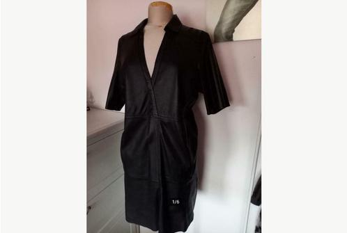 * Zwarte Leren Tuniek Jurk - Claudia Sträter 40/42 * Nieuw *, Kleding | Dames, Jurken, Nieuw, Maat 42/44 (L), Zwart, Onder de knie