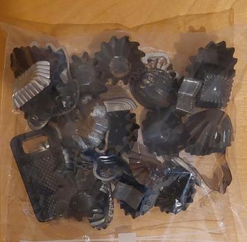 Oude kleine speelgoed bakvormpjes  beschikbaar voor biedingen