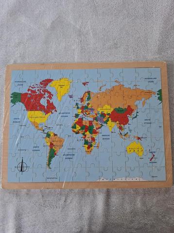 Puzzel hout wereld tbv goed doel beschikbaar voor biedingen