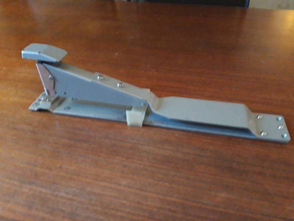 Stalen nietmachine, Ophalen of Verzenden, Gebruikt