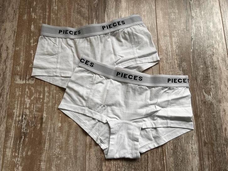 Witte boxershorts van Pieces. Maat S. 2 stuks. Nieuw!, Kleding | Dames, Ondergoed en Lingerie, Broekje of Short, Wit, Verzenden