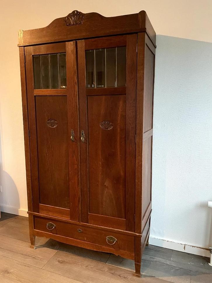 Vintage houten servieskast met glas-in-lood en lade, Huis en Inrichting, Kasten | Buffetkasten, Gebruikt, 200 cm of meer, 50 tot 100 cm