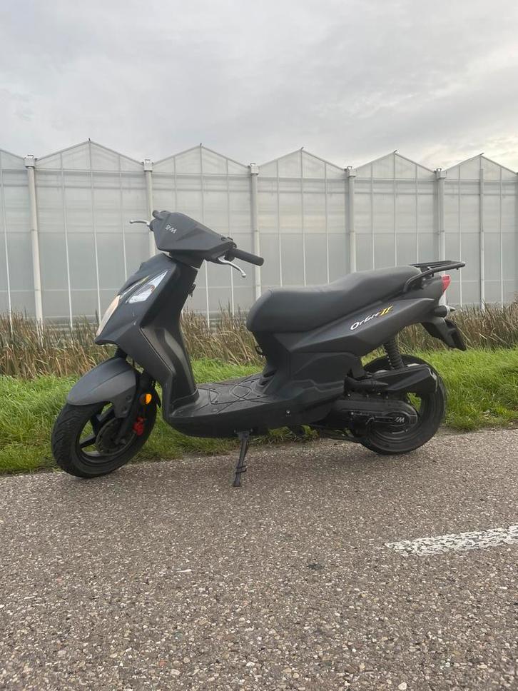 Scooter tekoop, Fietsen en Brommers, Snorfietsen en Snorscooters, Zo goed als nieuw, Overige merken, Benzine, Ophalen