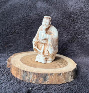 Netsuke beschikbaar voor biedingen