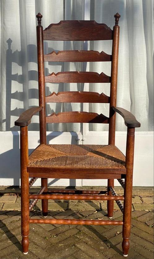 Houten leunstoel met rieten zitting, Antiek en Kunst, Antiek | Meubels | Stoelen en Banken, Ophalen