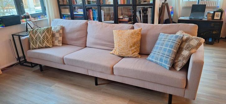 Lichtroze bank met kleine gebruikssporen, Huis en Inrichting, Banken | Bankstellen, Gebruikt, Rechte bank, Driepersoons, Stof