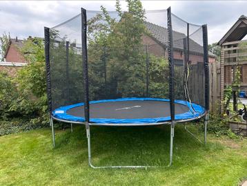 Trampoline met  veiligheidsnet in nieuwstaat 370 beschikbaar voor biedingen