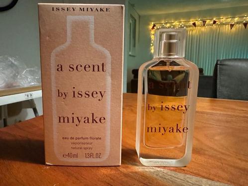 Issey Miyake A Scent Florale Eau de Parfum 40 ml, Sieraden, Tassen en Uiterlijk, Uiterlijk | Parfum, Nieuw, Ophalen of Verzenden