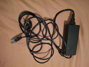 Tk sparta ion oplader  blauw  4 pins  fietsoplader acculader beschikbaar voor biedingen