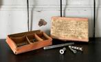 Antiek Frans doosje met boortje en pluggen UPAT no. 2, Ophalen of Verzenden