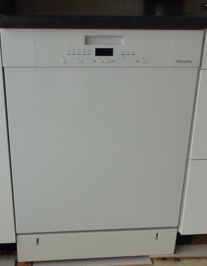 Miele inbouw / ombouw vaatwasser type g 5022 u bw / hg07, Witgoed en Apparatuur, Vaatwasmachines, Zo goed als nieuw, Inbouw, Minder dan 85 cm