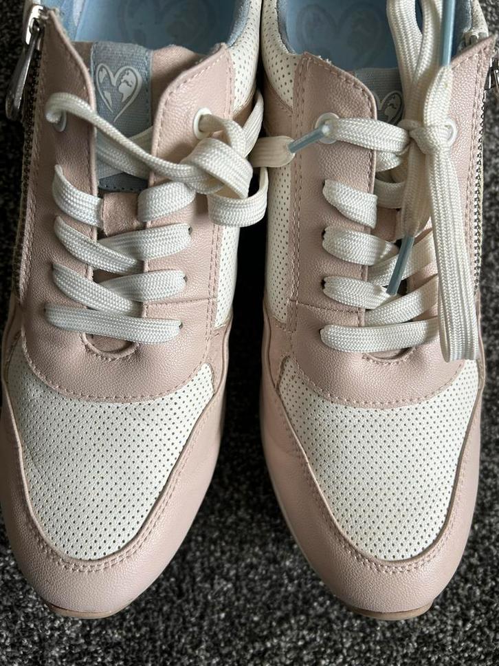 Mooie roze/witte sneakers maat 42 Marco Tozzi, Kleding | Dames, Schoenen, Zo goed als nieuw, Sneakers of Gympen, Roze, Ophalen of Verzenden