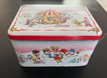 Koekjes blik met sneeuwpop, kerst, winters tafereel beschikbaar voor biedingen