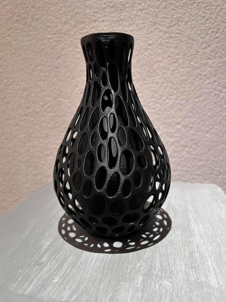 Prachtige 3d geprinte vaas , 18 cm hoog, Huis en Inrichting, Woonaccessoires | Vazen, Nieuw, Zwart, Minder dan 50 cm, Overige materialen