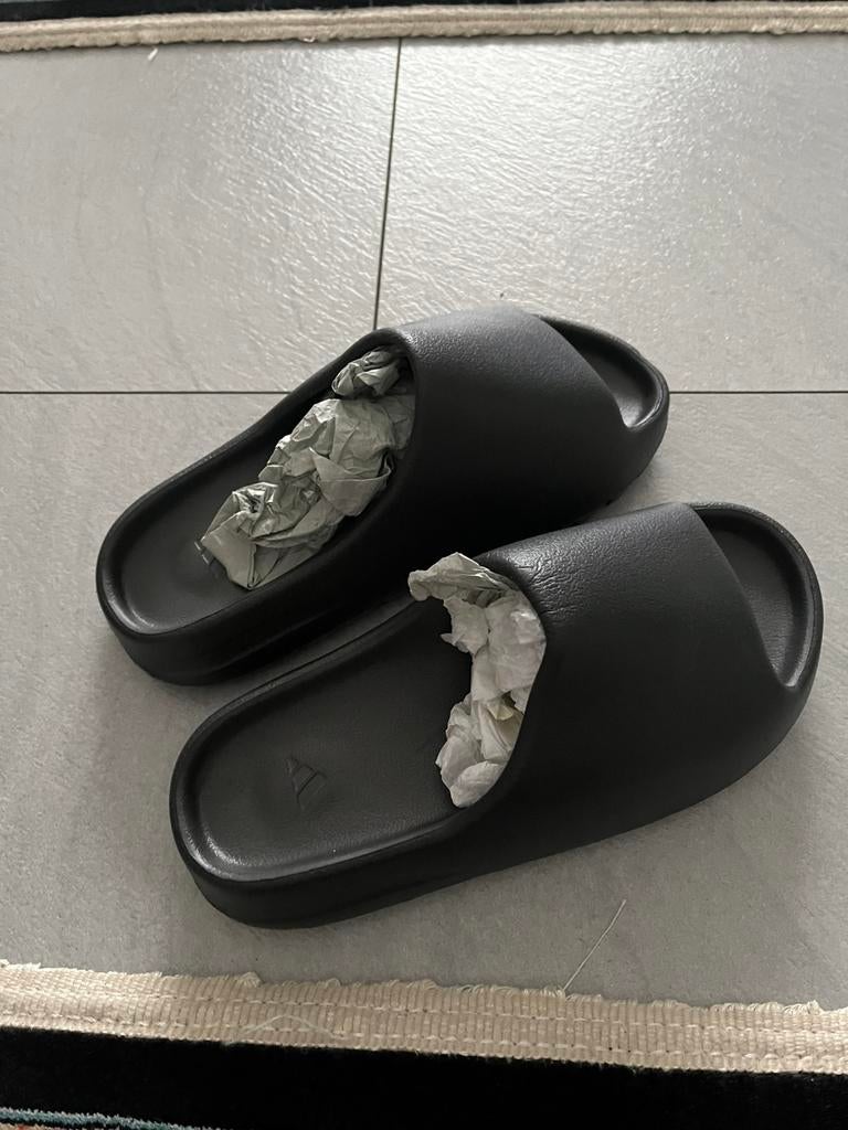 Yeezy slippers maat 42, Kleding | Heren, Schoenen, Ophalen of Verzenden, Zo goed als nieuw, Slippers