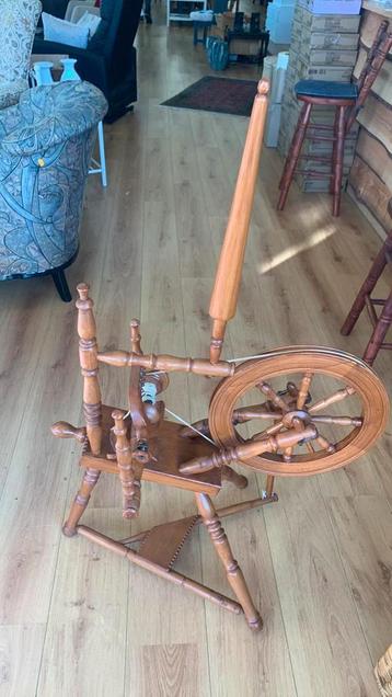 Te koop mooi spinnenwiel beschikbaar voor biedingen