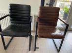 Te koop lederlook stoelen met leuningen en stalen onderstel., Ophalen, Bruin, Metaal, Zo goed als nieuw