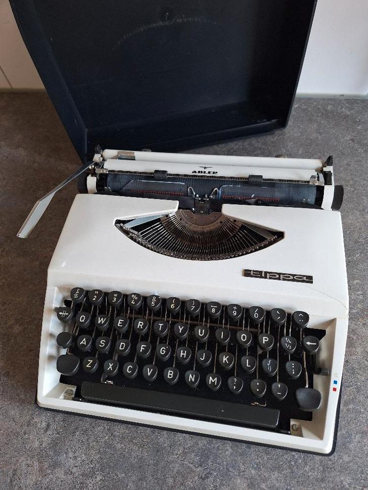 Typemachine Adler Tippo, Diversen, Typemachines, Gebruikt, Ophalen of Verzenden