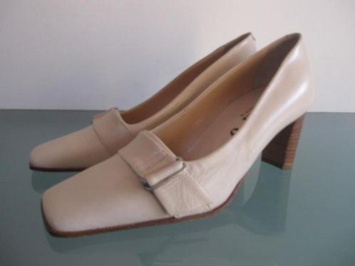 GRATIS VERZENDEN | MIMO Nieuwe leren beige pumps 36, Kleding | Dames, Schoenen, Nieuw, Pumps, Beige, Verzenden