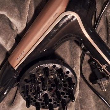 Philips föhn met diffuser  beschikbaar voor biedingen