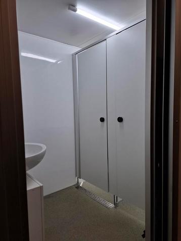 Sanitair-unit wagen € 95,- per week. beschikbaar voor biedingen
