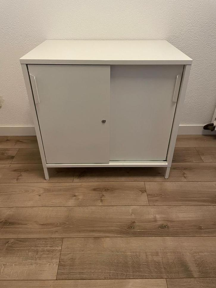 Witte stalen kast met sleutel - goede staat, Huis en Inrichting, Kasten | Lockerkasten, Ophalen