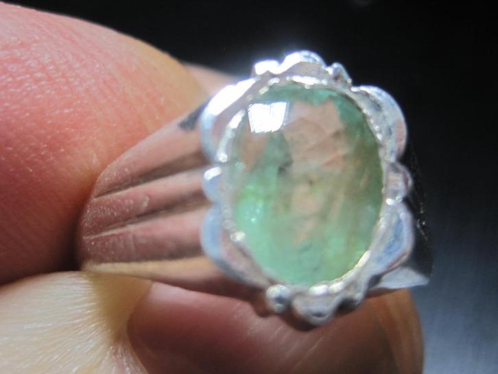 Smaragd ring %100 natuurlijk groen smaragd 3,35 karaat, Sieraden, Tassen en Uiterlijk, Ringen, Zo goed als nieuw, 17 tot 18, Groen