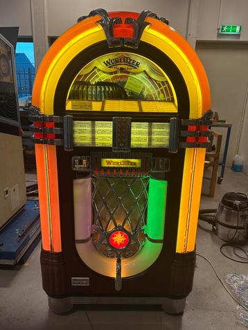 Super mooie Wurlitzer OMT VINYL jukebox K99 als nieuw beschikbaar voor biedingen