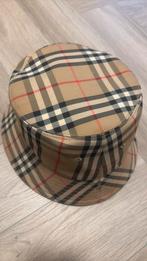 Burberry bucket hat, Ophalen of Verzenden, Gedragen, 58 cm (L, 7¼ inch) of meer