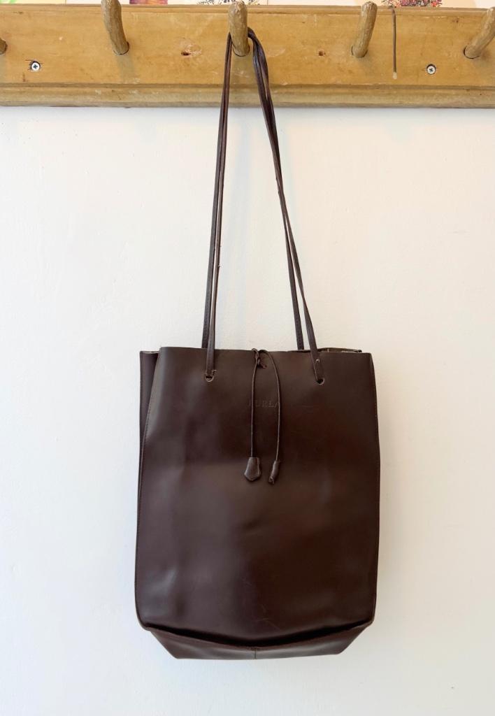 Furla bruine schoudertas 35x30x15, Sieraden, Tassen en Uiterlijk, Tassen | Damestassen, Zo goed als nieuw, Schoudertasje, Bruin