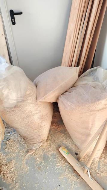 Zaagsel gratis ophalen.... beschikbaar voor biedingen