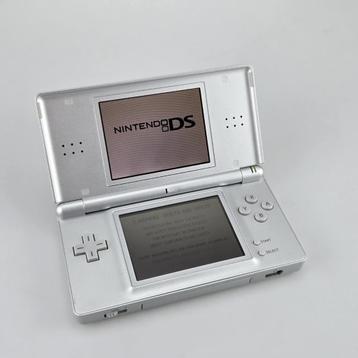 Nintendo DS Lite Grijs inclusief oplader beschikbaar voor biedingen