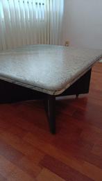 Vintage salontafel van natuursteen met houten onderstel, Verzamelen, Retro, Huis en Inrichting, Ophalen