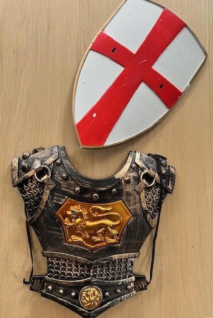 verkleedkleren Ridder harnas en schild, zgan (N690), Kinderen en Baby's, Carnavalskleding en Verkleedspullen, Zo goed als nieuw