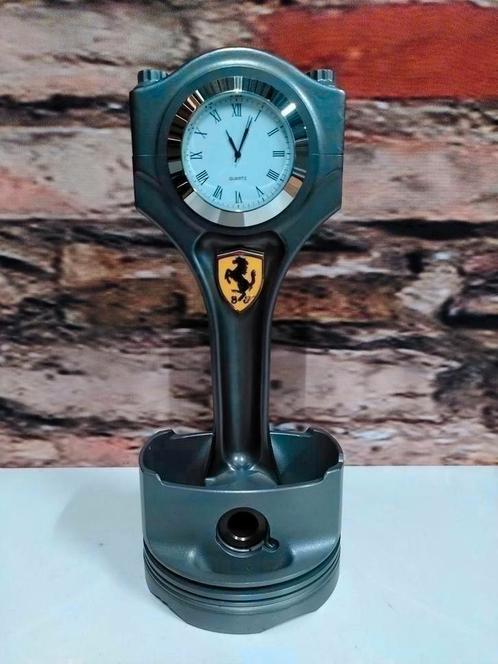 Piston clock Zuiger klok V8 V12 motorblok mancave F1 Ferrari, Huis en Inrichting, Woonaccessoires | Klokken, Ophalen of Verzenden
