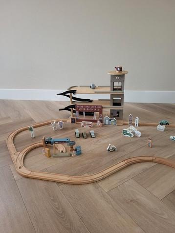 Little dutch garage, inclusief auto's en treinbaan  beschikbaar voor biedingen