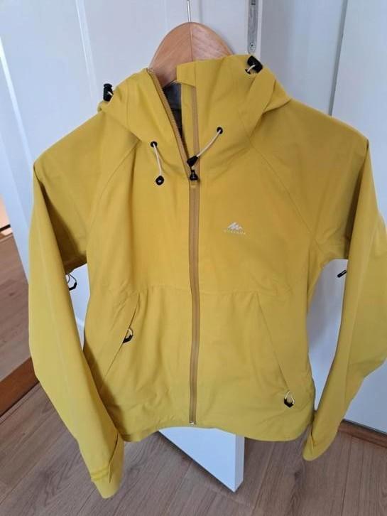 Outdoor jas/jack Quechua xs, geel, Kleding | Dames, Jassen | Zomer, Zo goed als nieuw, Maat 34 (XS) of kleiner, Geel, Ophalen of Verzenden