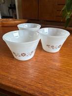 Dynaware melkglas schaaltjes 3 stuks vintage, Ophalen of Verzenden, Glas, Overige stijlen, Schaal of Schalen