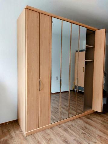 Ruime Kledingkast met Spiegel - 200x62x220 cm - In Goede Sta beschikbaar voor biedingen