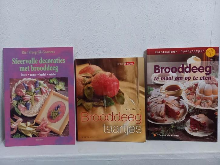 3 boekjes brooddeeg, Boeken, Hobby en Vrije tijd, Gelezen, Ophalen of Verzenden