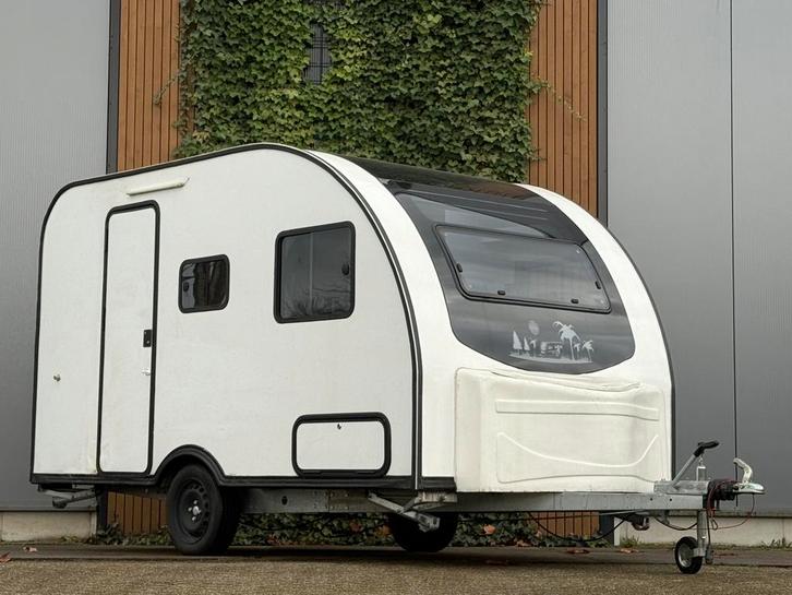 Korhan Caravan 4 Persoons, douche, 2023, Caravans en Kamperen, Caravans, Bedrijf, tot en met 4, 500 - 750 kg, Rondzit, Douche