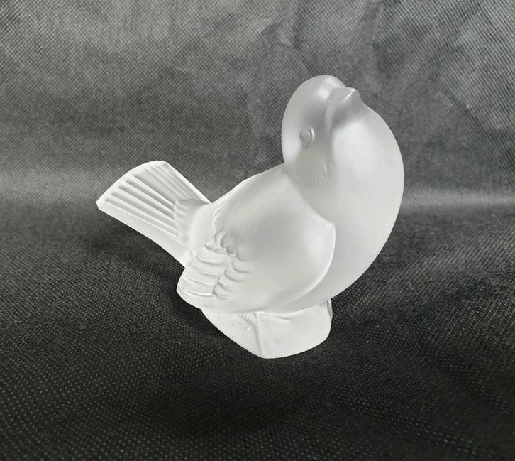Lalique Moineau moqueur (head up) sparrow. , Antiek en Kunst, Antiek | Glas en Kristal, Ophalen of Verzenden