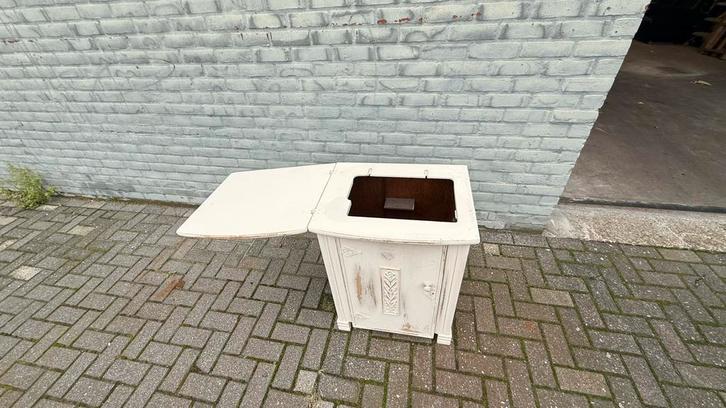 Opgemaakt naaimachine kastje, Huis en Inrichting, Kasten | Dressoirs, Gebruikt, Minder dan 50 cm, 25 tot 50 cm, Met deur(en), Overige houtsoorten