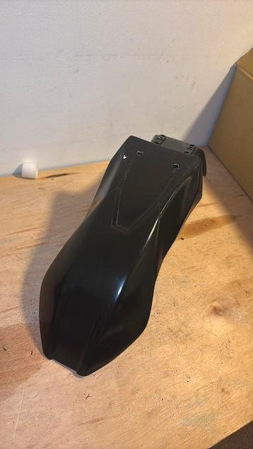 Voor spatbord derbi beschikbaar voor biedingen