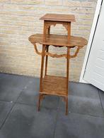 Hoge antieke plantentafel, Ophalen