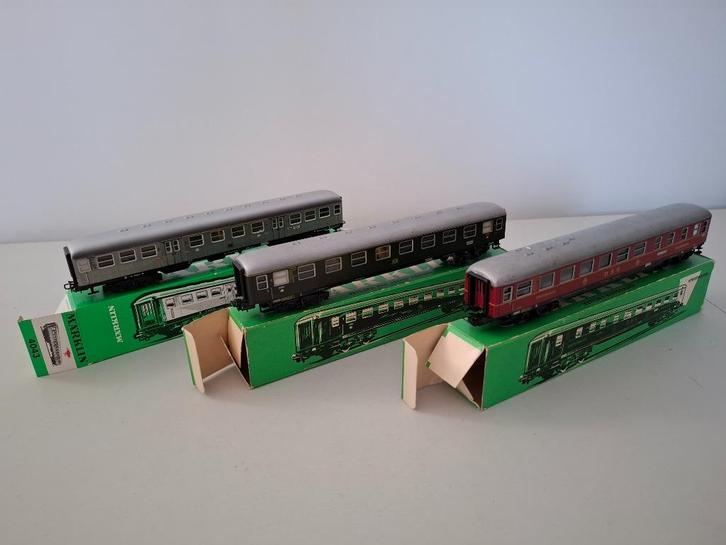 Marklin H0 4023/4024/4043 3x rijtuig 2 met binnenverlichting, Hobby en Vrije tijd, Modeltreinen | H0, Gebruikt, Treinset, Wisselstroom