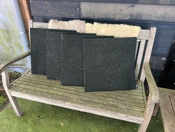 Rubber tegels beschikbaar voor biedingen