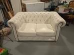 Engelse Chesterfield bank 2-zits wit leder, Huis en Inrichting, Banken | Bankstellen, Gebruikt, 150 tot 200 cm, Tweepersoons, Ophalen of Verzenden